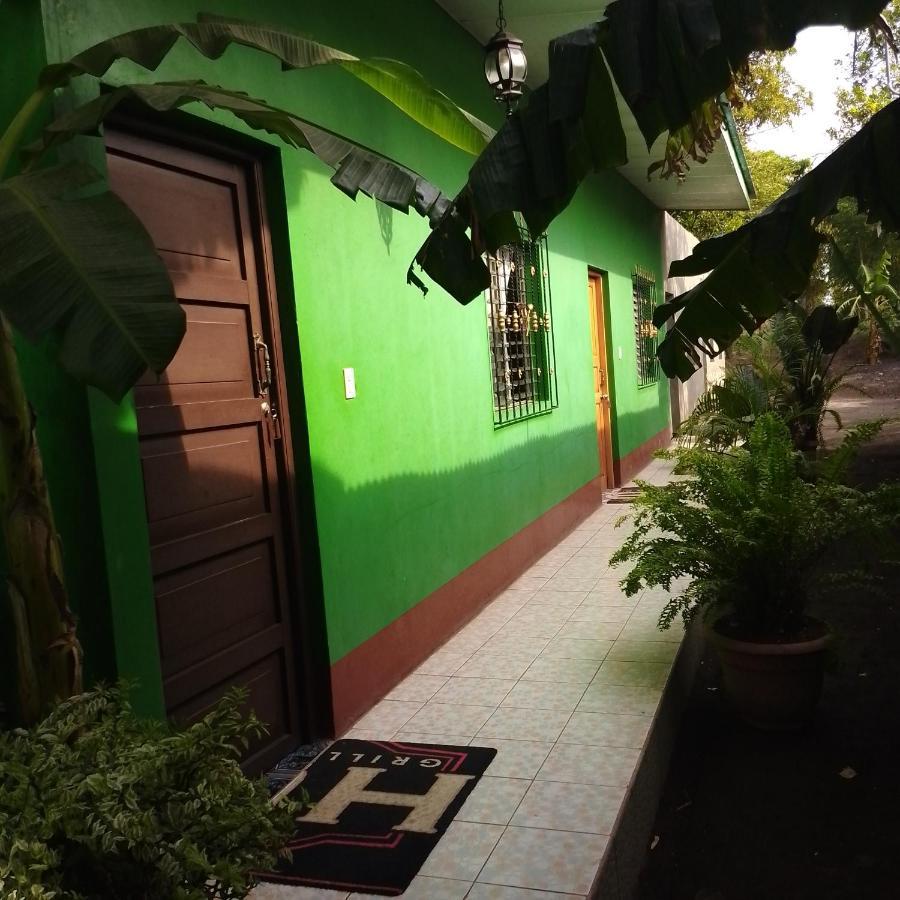 Cocos Hostel Мойогалпа Екстер'єр фото